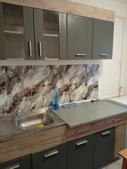 Apartament cu 2 camere semidecomandat în Craiovița Nouă