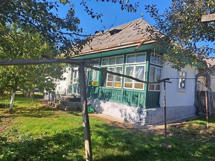 Casă individuală cu 4 camere cu Teren 3500 Mp în Dolhești
