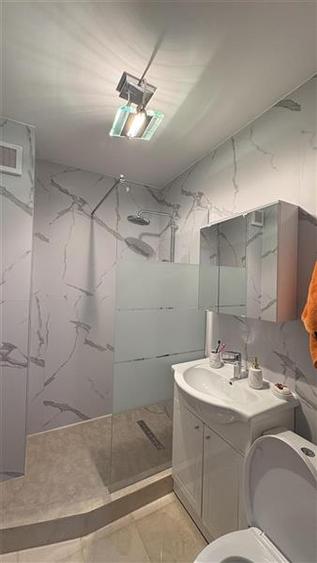 Apartament cu 4 camere semidecomandat, mobilat în Mărăști