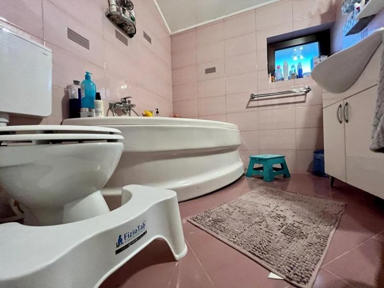 Casă cu 6 camere cu Canalizare în Moșnița Veche
