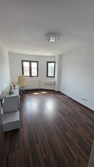 Casă cu 4 camere cu Teren 50 Mp în Ultracentral