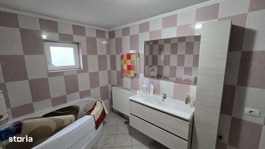 Casă cu 4 camere cu Teren 1000 Mp în Central