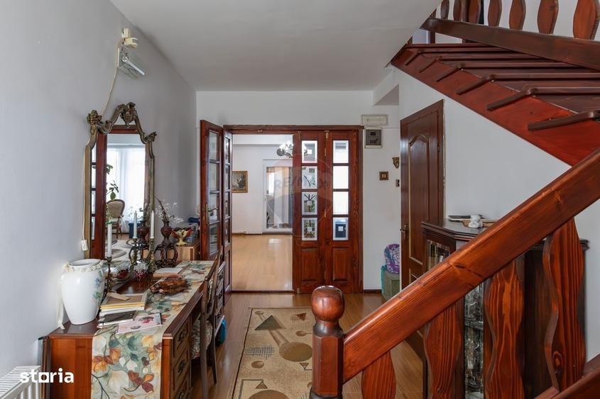 Casă cu 4 camere cu Teren 230 Mp în Măgura