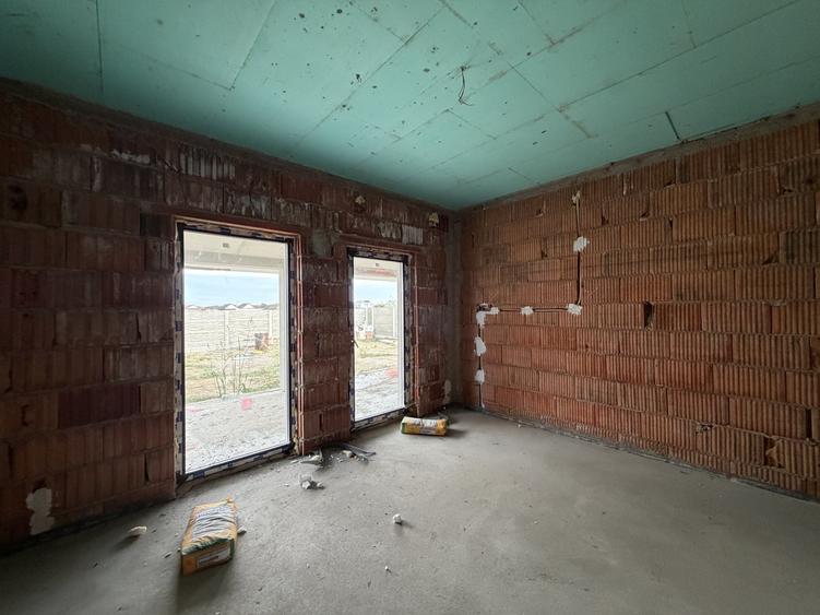 Casă individuală cu 4 camere cu Teren 533 Mp în Sânmihaiu Român