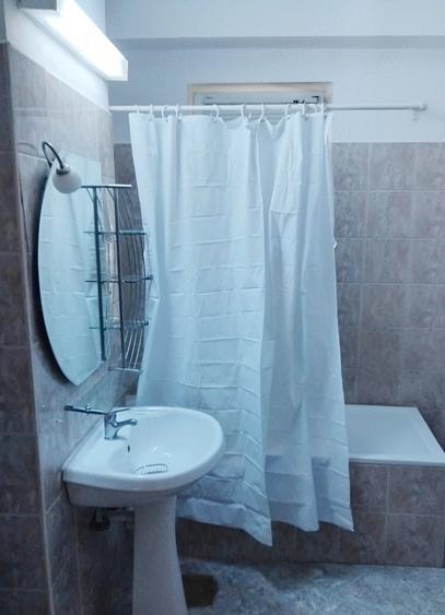 Apartament cu 3 camere decomandat în Nerva Traian