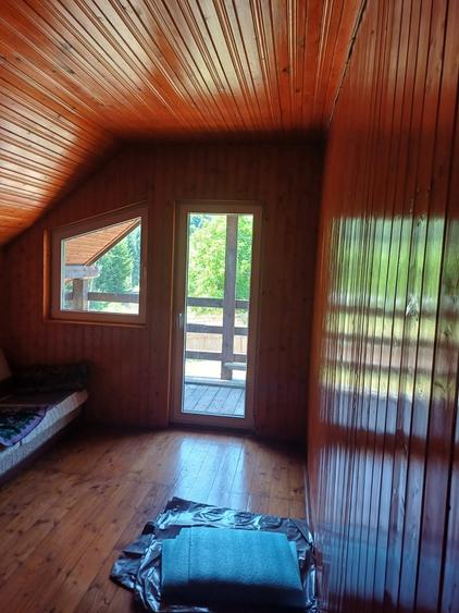 Casă cu 3 camere în Pietroasa