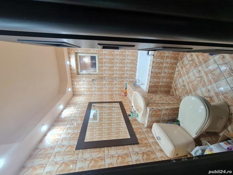 Apartament cu 4 camere decomandat în Tractorul