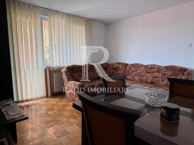 Apartament cu 3 camere decomandat, mobilat în Central