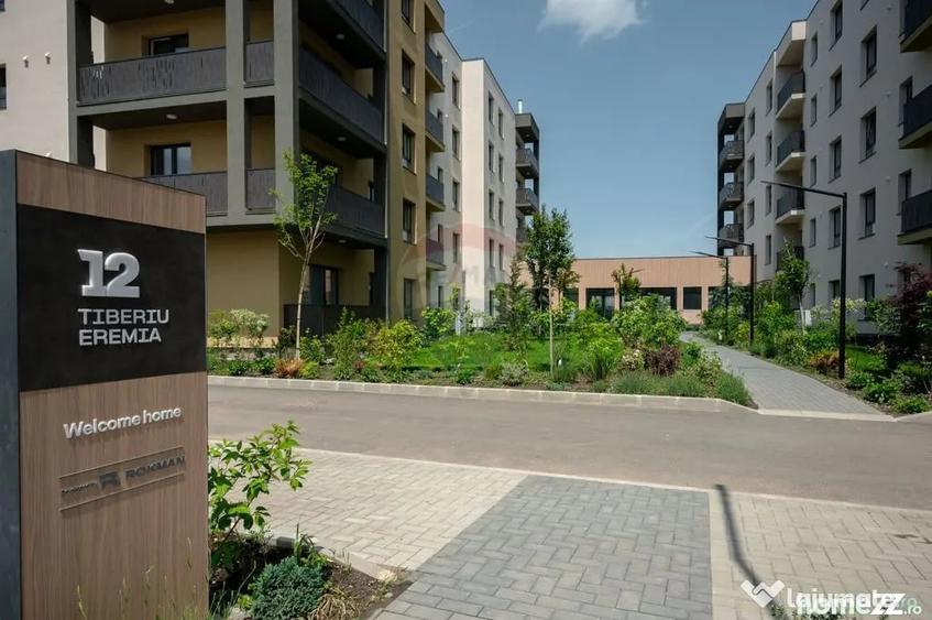 Apartament cu 3 camere semidecomandat în Tractorul