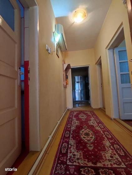 Casă cu 3 camere semidecomandat în Viile Noi