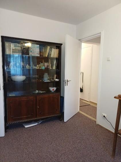 Apartament cu 3 camere semidecomandat, mobilat în Titan