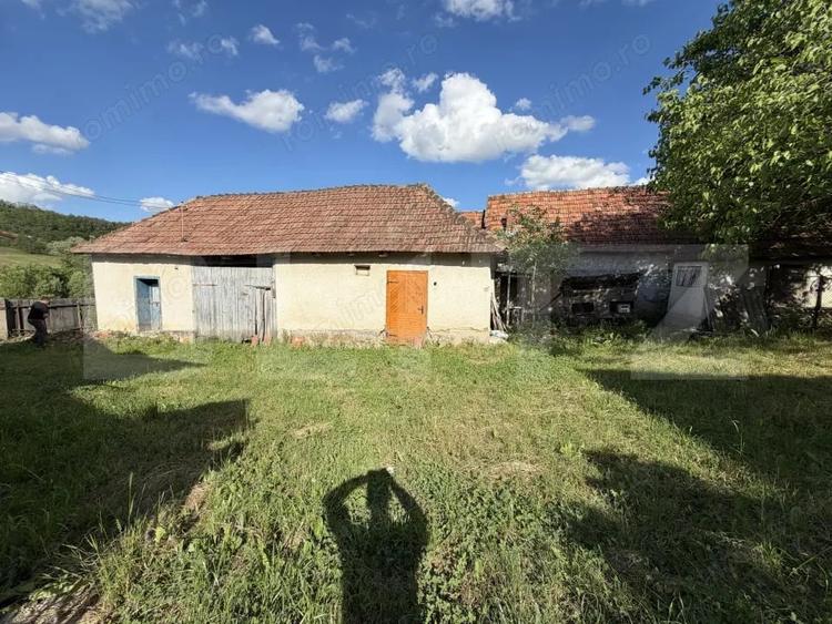Casă cu 3 camere cu Teren 4100 Mp în Huseni