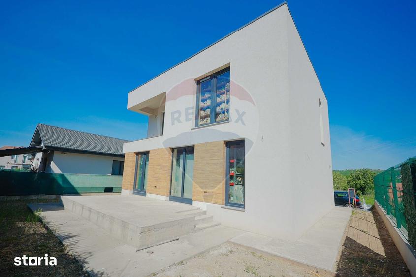 Casă cu 5 camere cu Teren 250 Mp în Tokai