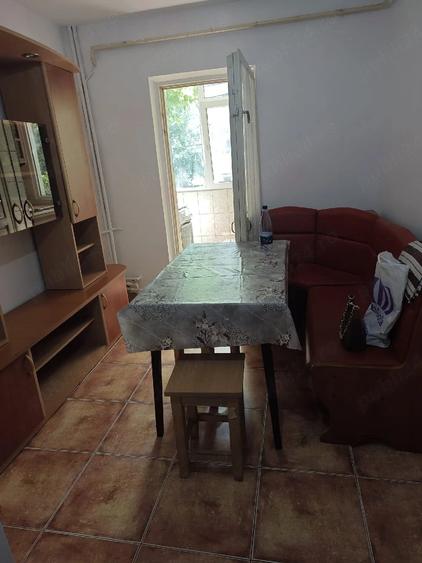 Apartament cu 2 camere decomandat în Pelican