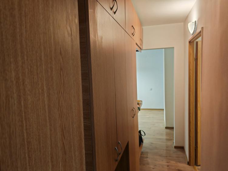 Apartament cu 3 camere decomandat în Astra