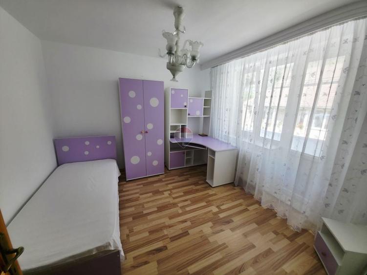 Apartament cu 3 camere decomandat, mobilat în Dărmănești