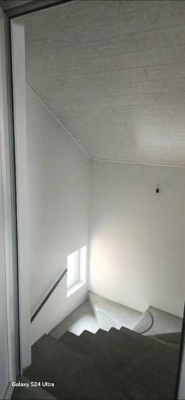 Casă cu 11 camere cu Teren 398 Mp în Lipovei