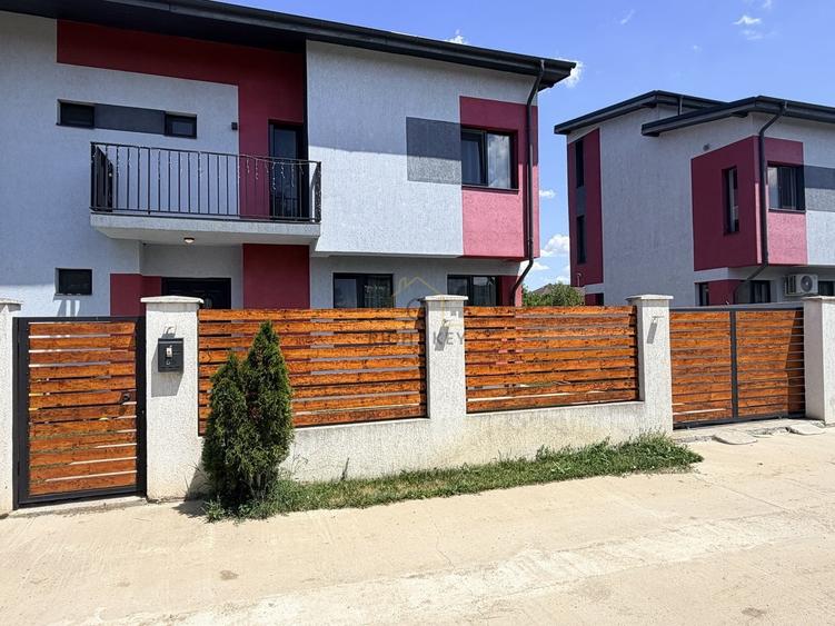Duplex cu 6 camere cu Canalizare în Domnești