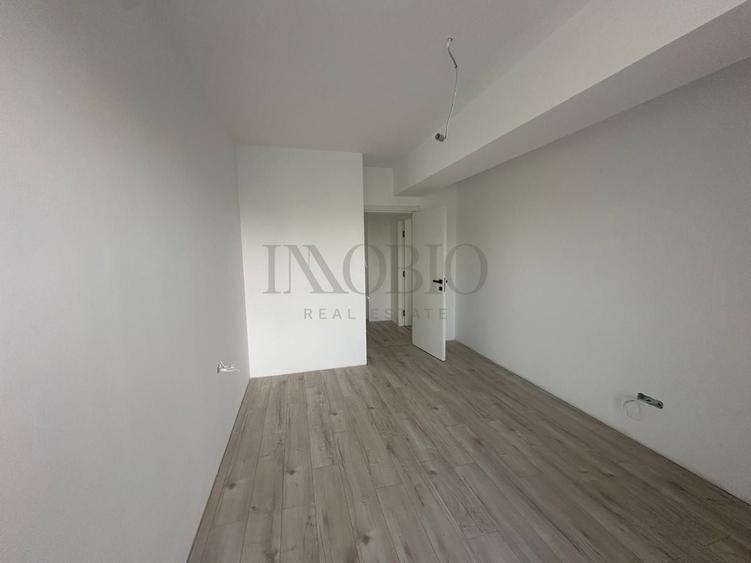 Apartament cu 3 camere semidecomandat în Sisești