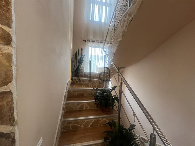 Casă individuală cu 6 camere cu Garaj în Dezmir