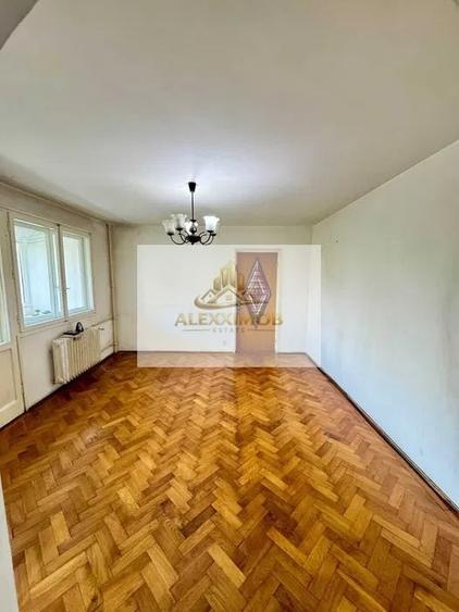Apartament cu 3 camere semidecomandat în Alexandru Obregia
