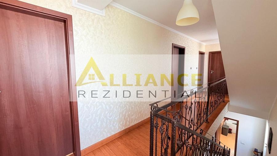 Casă individuală cu 5 camere cu Canalizare în Berceni