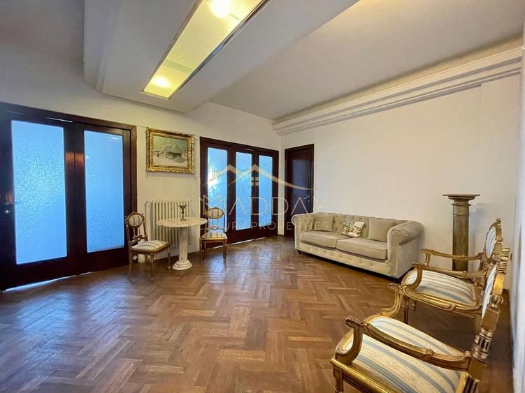 Apartament cu 5 camere semidecomandat, mobilat în Centrul Istoric