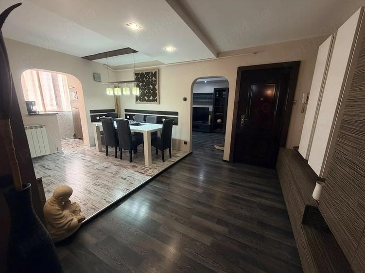 Apartament cu 3 camere decomandat în Soarelui