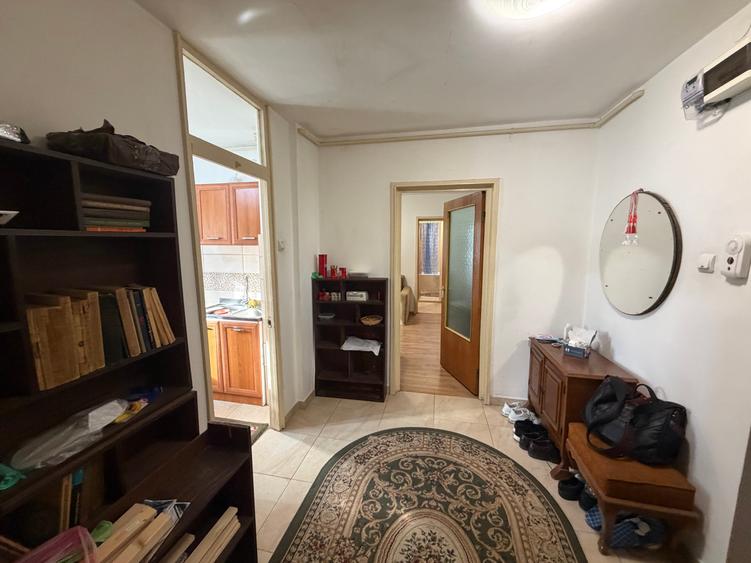 Apartament cu 3 camere semidecomandat în Ștefan cel Mare