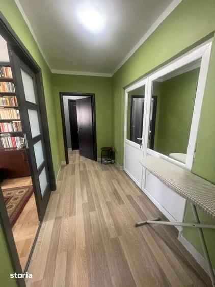 Apartament cu 4 camere în Craiovița Nouă