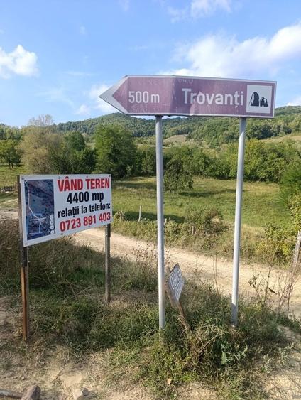 Teren de 4400 mp, în Poșta Câlnău