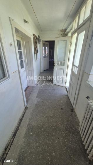 Casă cu 3 camere cu Teren 3500 Mp în Central