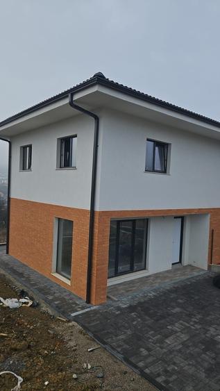 Casă cu 4 camere în Chinteni