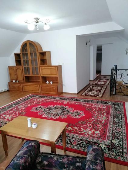Casă cu 4 camere în Băleni