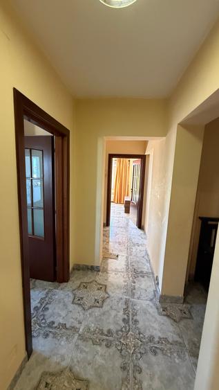 Apartament cu 4 camere decomandat în P-ța Muncii