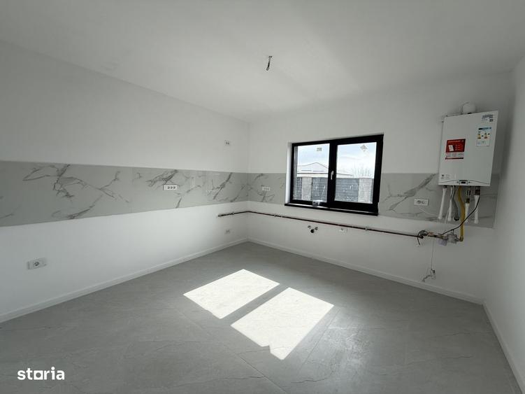Casă cu 4 camere cu Teren 400 Mp în Clinceni