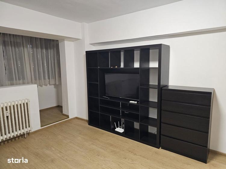 Apartament cu 2 camere semidecomandat în Tei