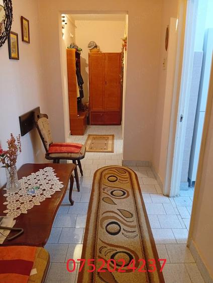 Apartament cu 3 camere semidecomandat în Hipodrom