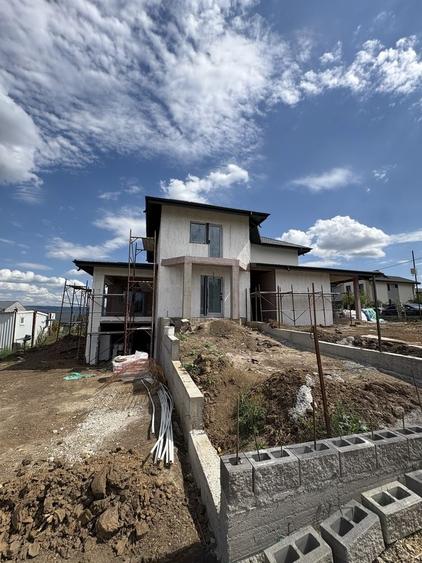 Casă cu 3 camere în Valea Adâncă