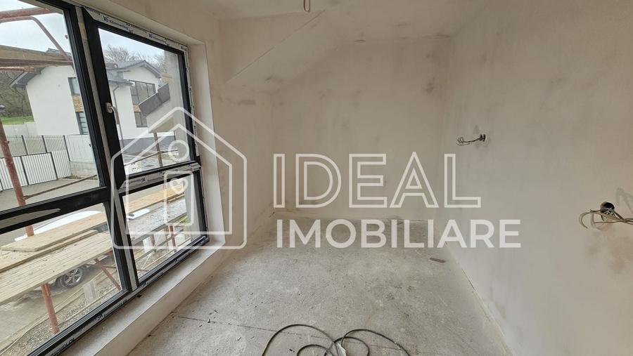 Duplex cu 4 camere cu Canalizare în Est