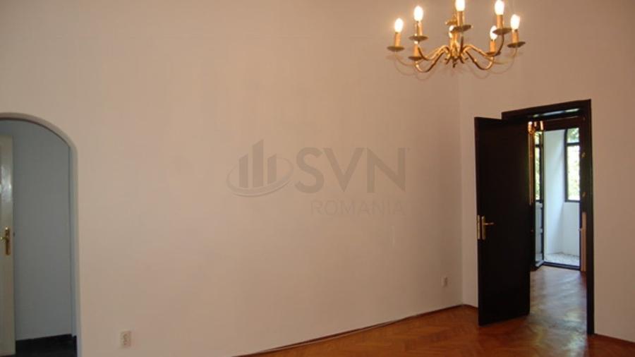 Apartament cu 4 camere decomandat în Primăverii