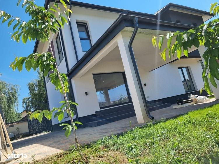 Casă cu 4 camere în Domnești