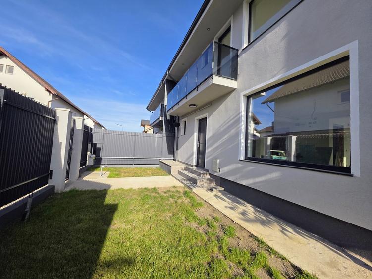 Duplex cu 4 camere decomandat cu Canalizare în Râșnov