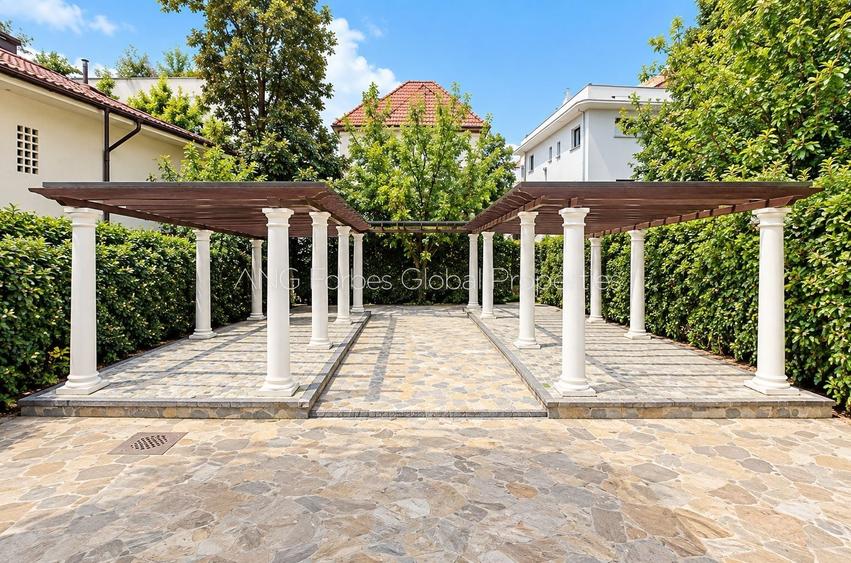 Duplex cu 5 camere cu Canalizare în Capitale