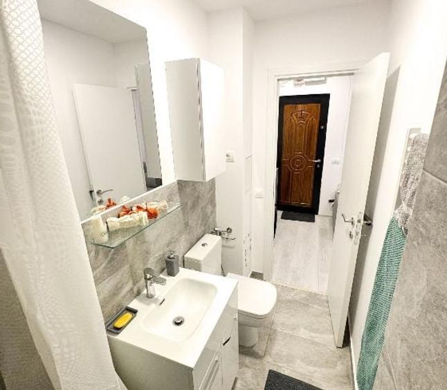 Apartament cu 2 camere semidecomandat, mobilat în Eroii Revoluției
