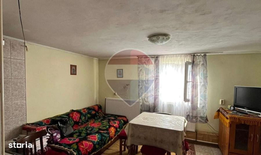 Casă cu 4 camere în Ciocotiș