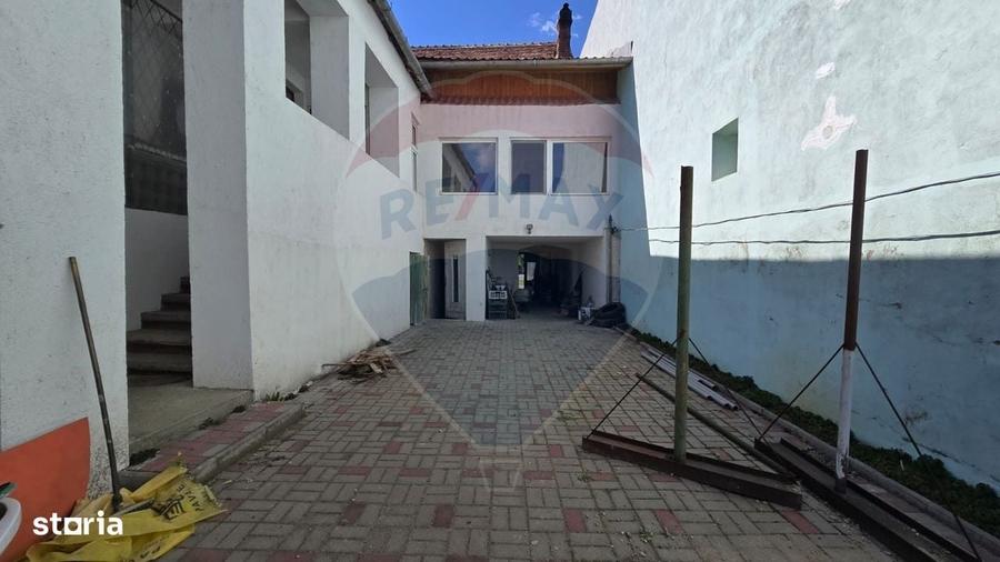 Casă cu 4 camere în Central