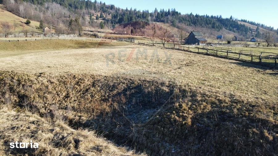 Teren de 5282 mp, în Vatra Moldoviței