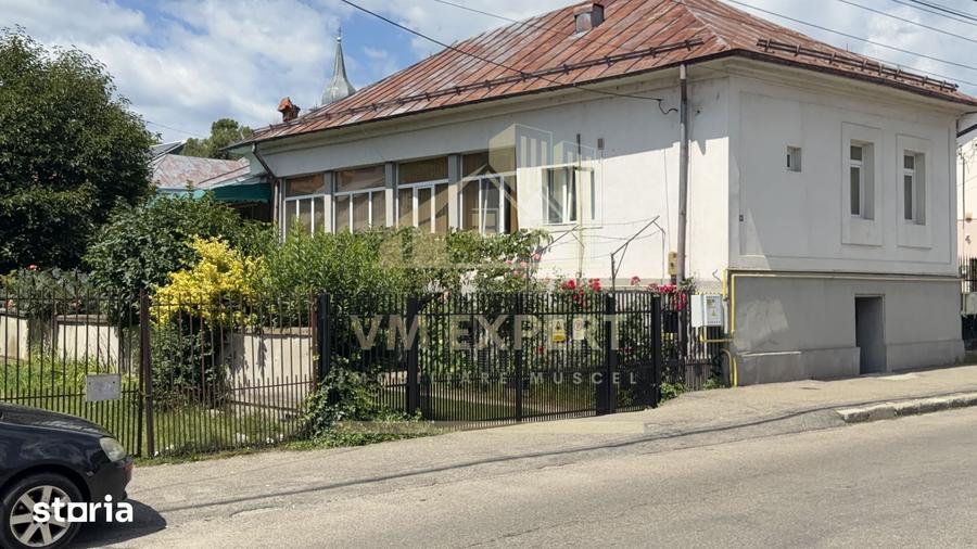 Casă cu 6 camere cu Teren 456 Mp în Ultracentral