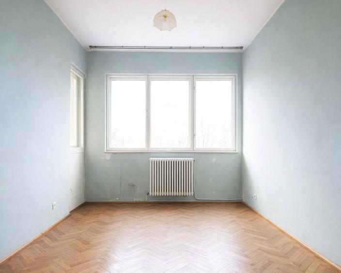 Apartament cu 4 camere decomandat în Central